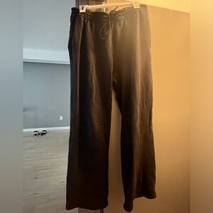 Lululemon women’s scuba straight leg black sweatpants size 12